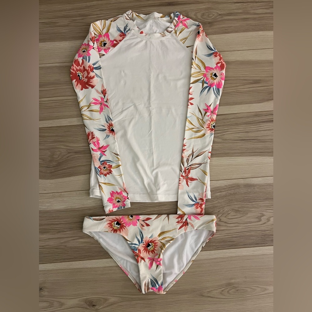 Billabong rash guard/ sun long sleeve swim shirt and matching bottoms set.